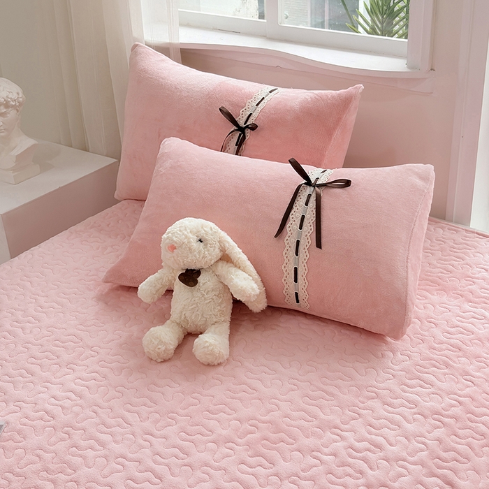 91家纺网 家纺一手货源 找家纺 韩秀家纺 2025新款牛奶绒单床盖 粉