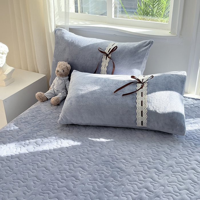 91家纺网 家纺一手货源 找家纺 韩秀家纺 2025新款牛奶绒单床盖 蓝