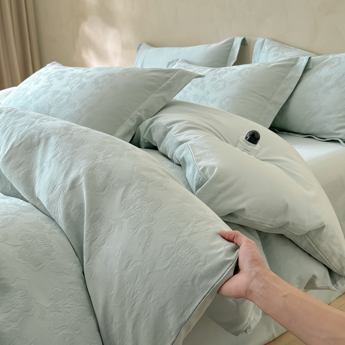 91家纺网 家纺一手货源 找家纺 禾时 2025新款轻奢高支浮雕立体提花床盖款四件套 兰亭（梵星蓝）