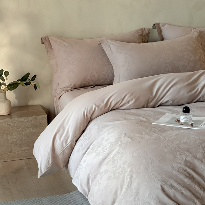 91家纺网 家纺一手货源 找家纺 禾时 2025新款轻奢高支浮雕立体提花床盖款四件套 兰亭（灰）