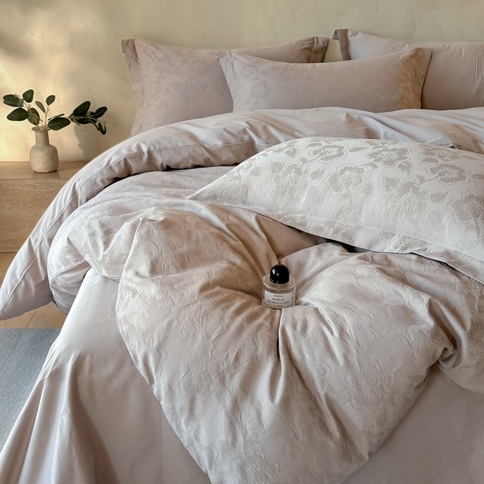 91家纺网 家纺一手货源 找家纺 禾时 2025新款轻奢高支浮雕立体提花床盖款四件套 兰亭（灰）