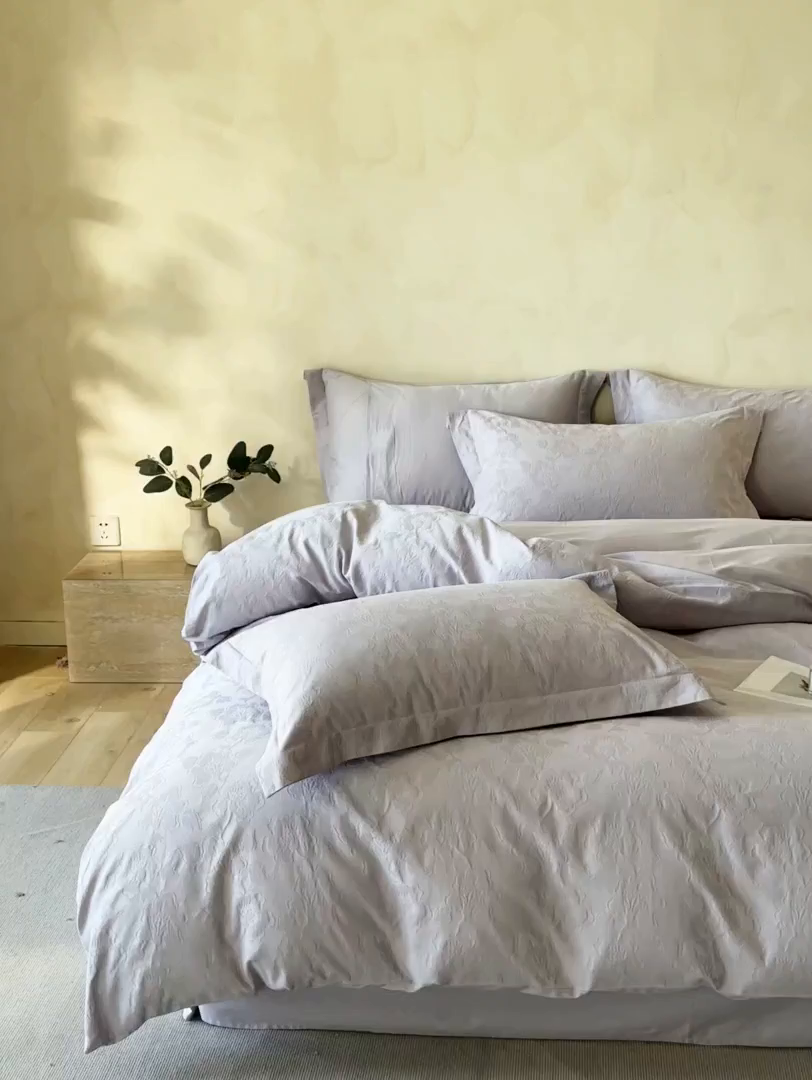 91家纺网 家纺一手货源 找家纺 禾时 2025新款轻奢高支浮雕立体提花床盖款四件套 兰亭（灰）