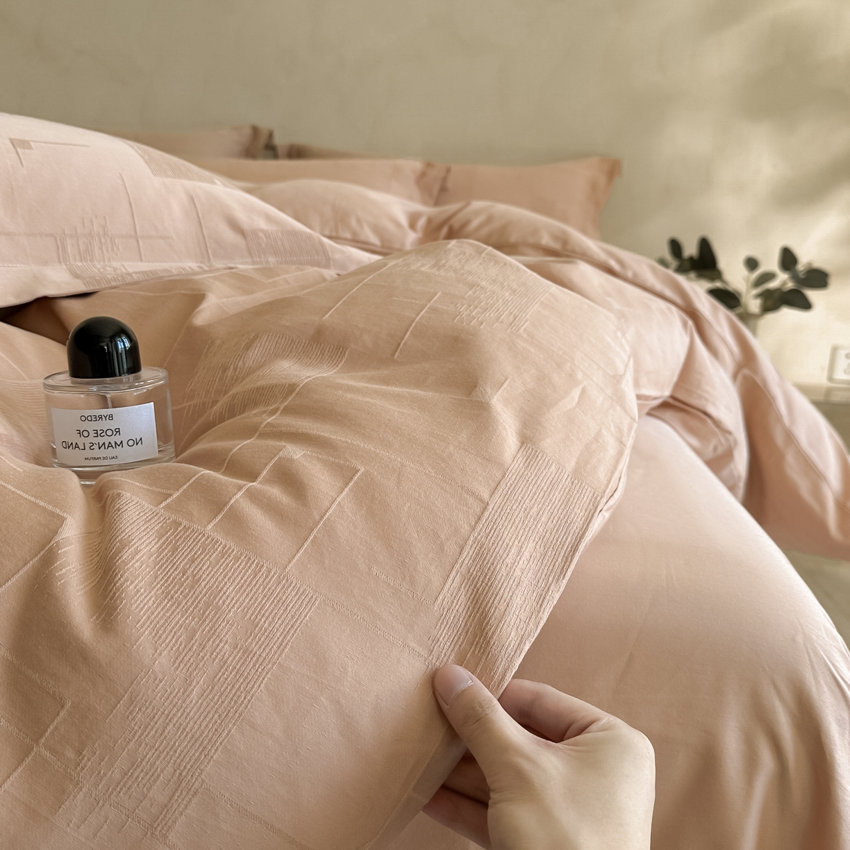 91家纺网 家纺一手货源 找家纺 禾时 2025新款轻奢高支浮雕立体提花床盖款四件套 空白格（爱马橙）