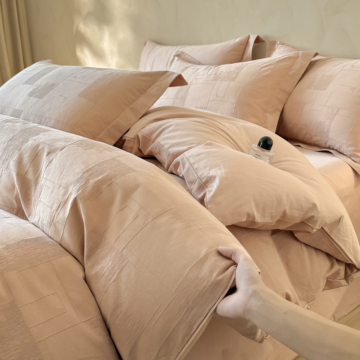 91家纺网 家纺一手货源 找家纺 禾时 2025新款轻奢高支浮雕立体提花床盖款四件套 空白格（爱马橙）