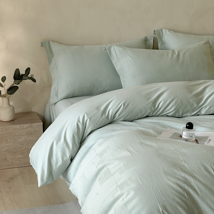 91家纺网 家纺一手货源 找家纺 禾时 2025新款轻奢高支浮雕立体提花床盖款四件套 空白格（梵星蓝）