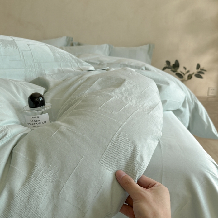 91家纺网 家纺一手货源 找家纺 禾时 2025新款轻奢高支浮雕立体提花床盖款四件套 空白格（梵星蓝）