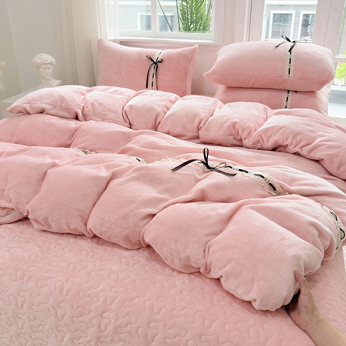 91家纺网 家纺一手货源 找家纺 韩秀家纺 2025新款牛奶绒床盖四件套 粉