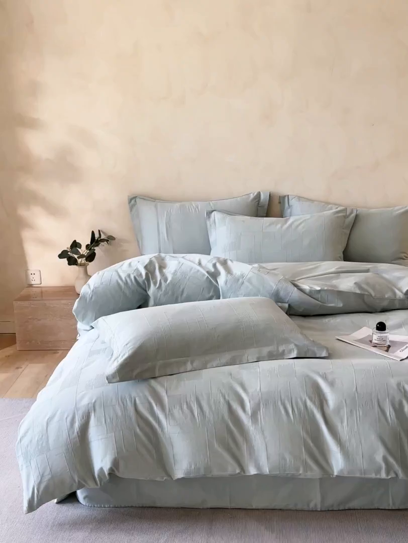 91家纺网 家纺一手货源 找家纺 禾时 2025新款轻奢高支浮雕立体提花床盖款四件套 空白格（梵星蓝）