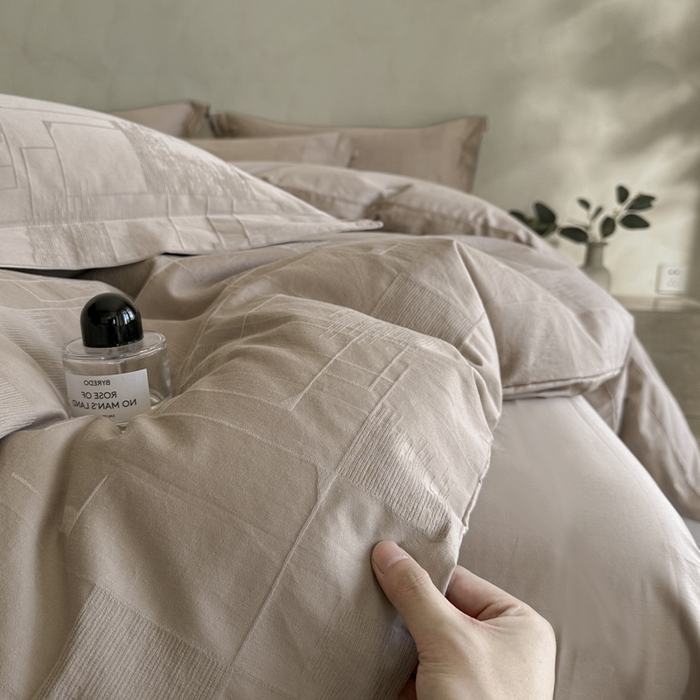 91家纺网 家纺一手货源 找家纺 禾时 2025新款轻奢高支浮雕立体提花床盖款四件套 空白格（咖）