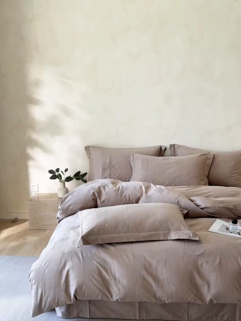 91家纺网 家纺一手货源 找家纺 禾时 2025新款轻奢高支浮雕立体提花床盖款四件套 空白格（咖）