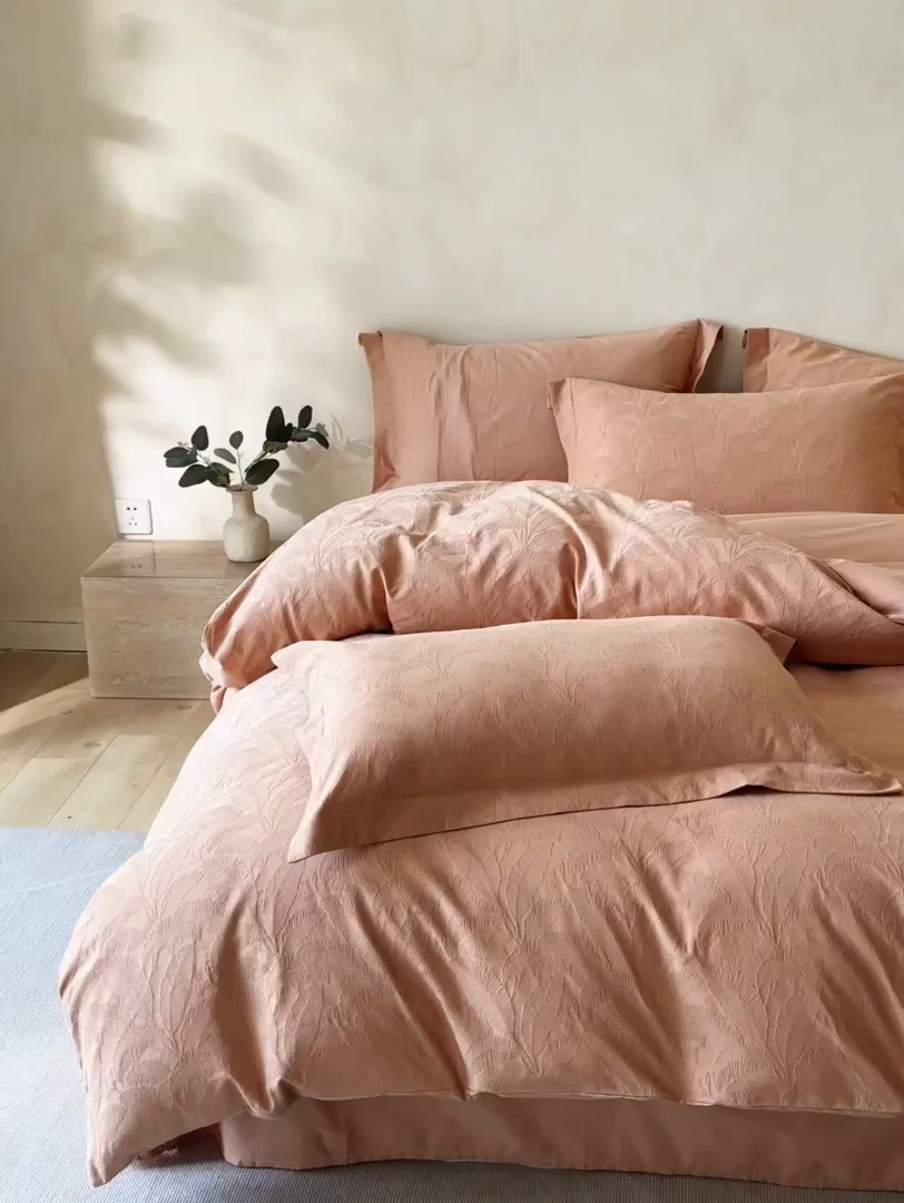 91家纺网 家纺一手货源 找家纺 禾时 2025新款轻奢高支浮雕立体提花床盖款四件套 威廉（爱马橙）