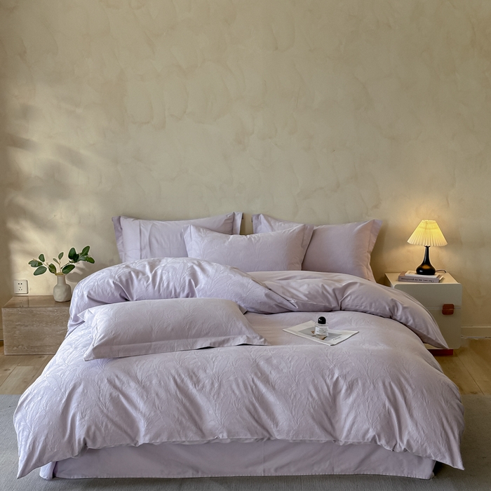 91家纺网 家纺一手货源 找家纺 禾时 2025新款轻奢高支浮雕立体提花床盖款四件套 威廉（淡雅紫）