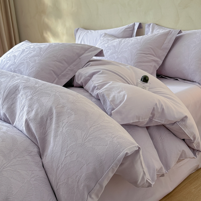 91家纺网 家纺一手货源 找家纺 禾时 2025新款轻奢高支浮雕立体提花床盖款四件套 威廉（淡雅紫）