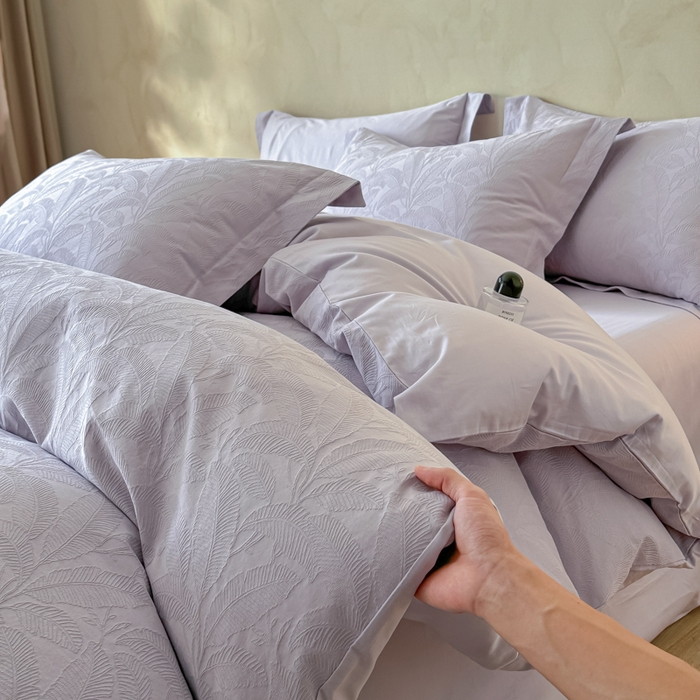 91家纺网 家纺一手货源 找家纺 禾时 2025新款轻奢高支浮雕立体提花床盖款四件套 威廉（淡雅紫）