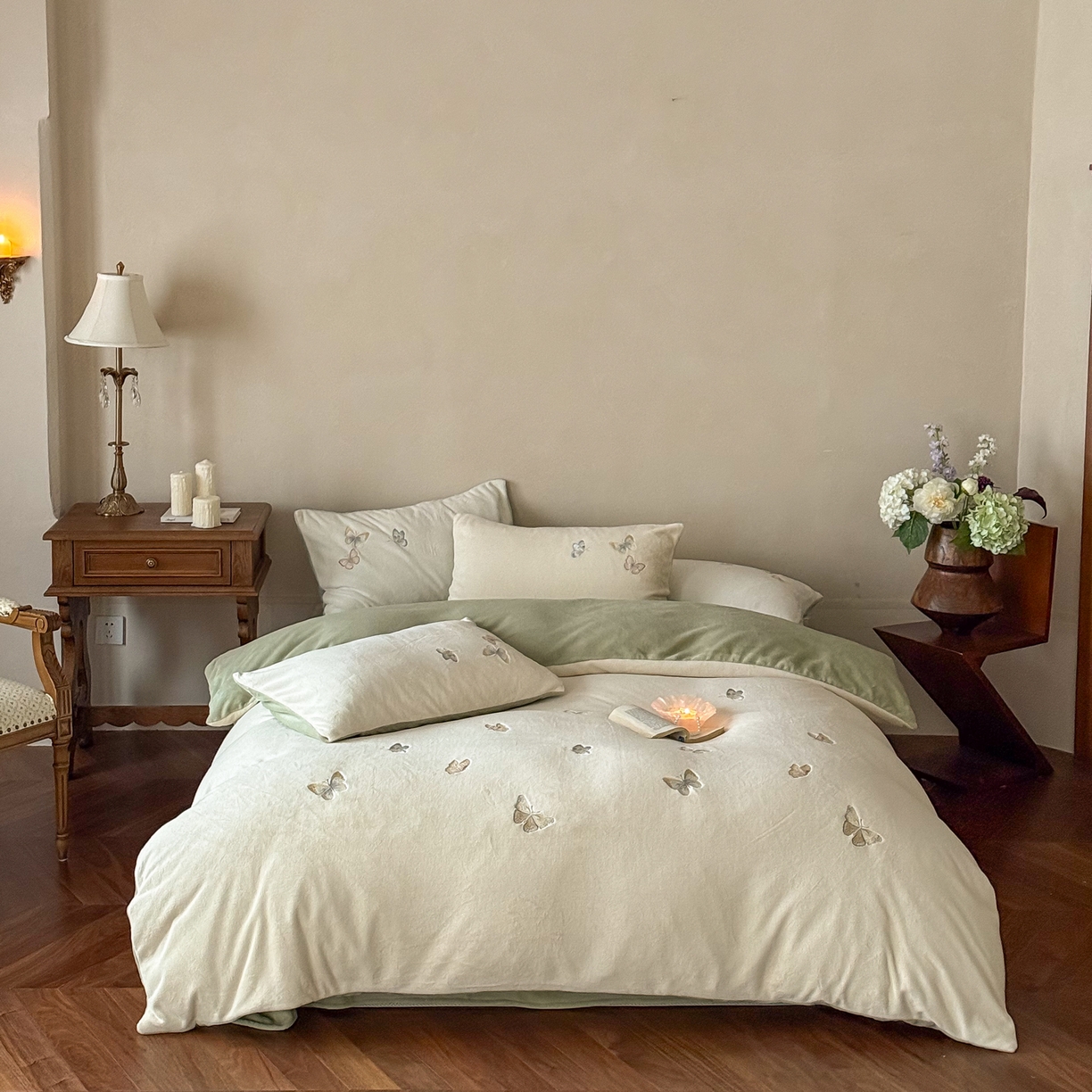 91家纺网 家纺一手货源 找家纺 （总）FORTWO家纺原创设计（FOR TWO家纺） 2025新款230克牛奶绒蝴蝶刺绣四件套-星辰 （券前）基础价不低于小号208元，中号258元，大号298元 会员-10