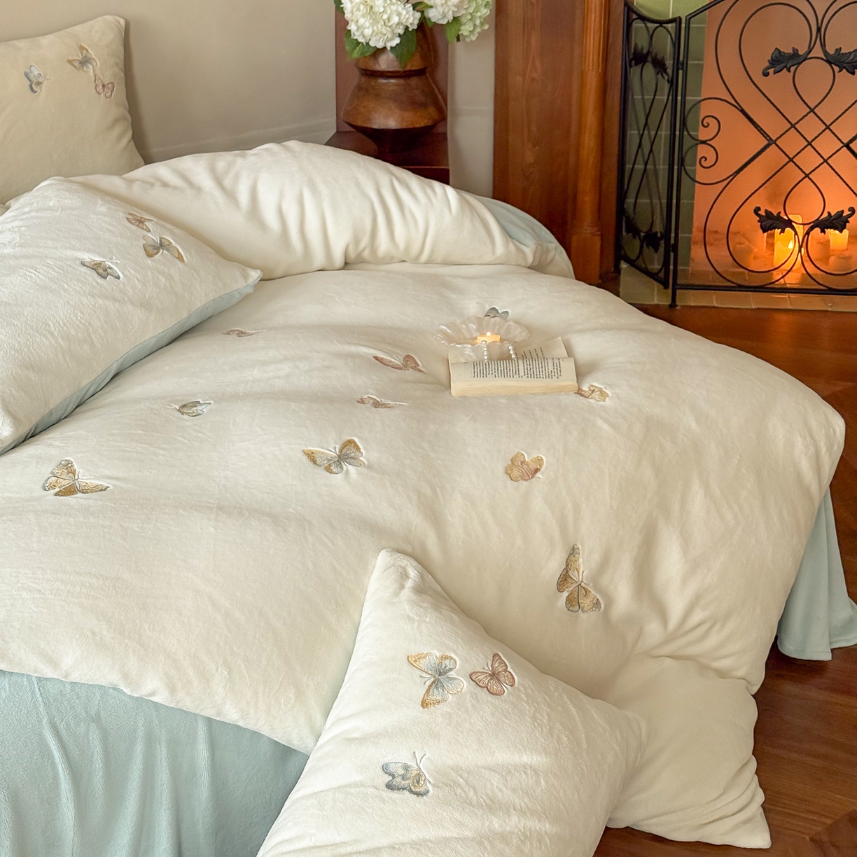 91家纺网 家纺一手货源 找家纺 FORTWO家纺原创设计（FOR TWO家纺） 2025新款230克牛奶绒蝴蝶刺绣四件套-星辰 （券前）基础价不低于小号208元，中号258元，大号298元 会员-10 星辰-白