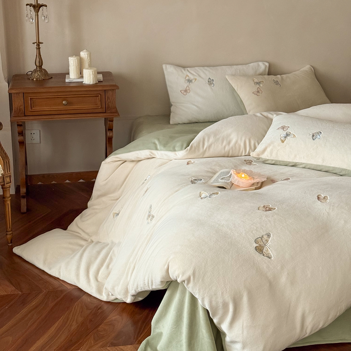 91家纺网 家纺一手货源 找家纺 FORTWO家纺原创设计（FOR TWO家纺） 2025新款230克牛奶绒蝴蝶刺绣四件套-星辰 （券前）基础价不低于小号208元，中号258元，大号298元 会员-10 星辰-绿