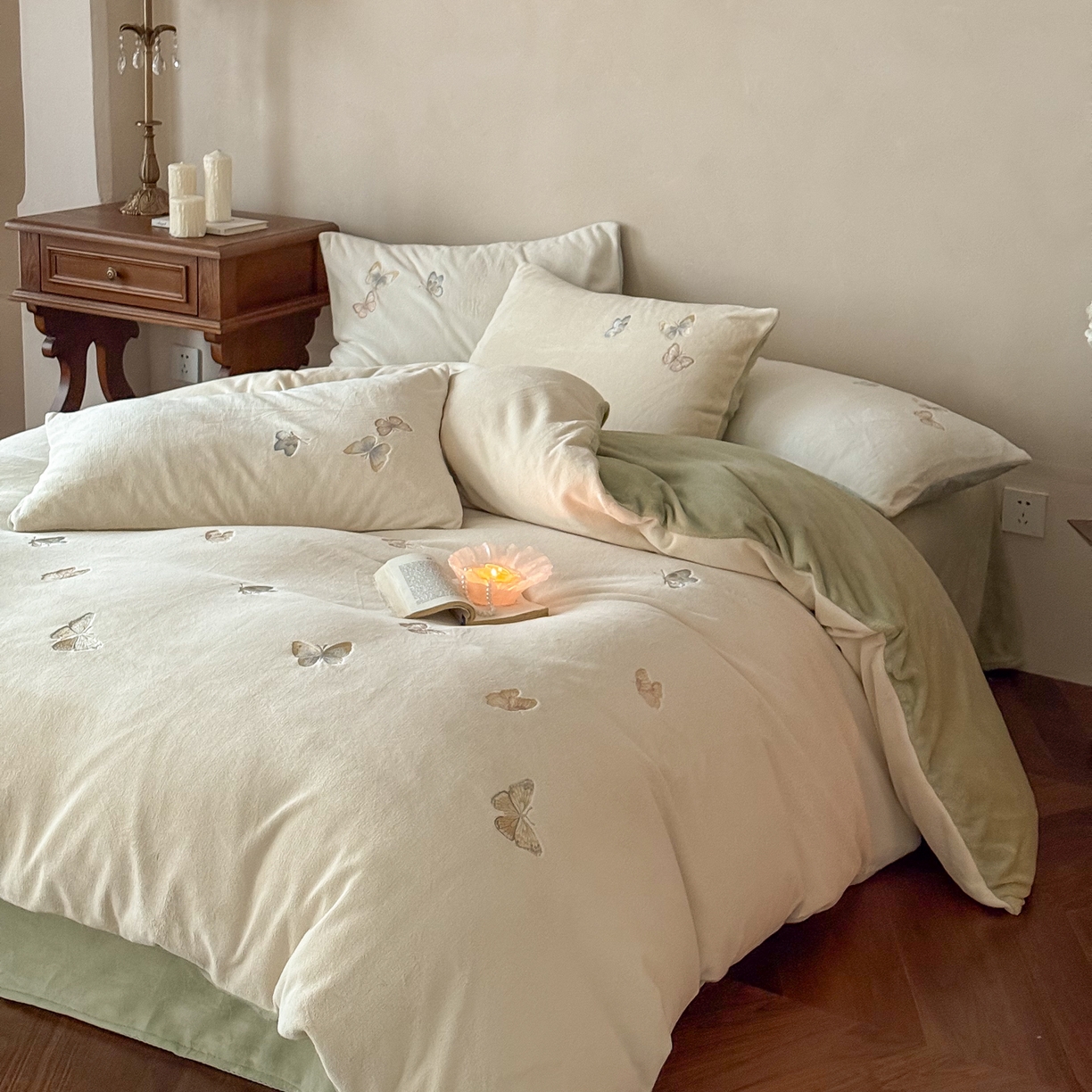 91家纺网 家纺一手货源 找家纺 FORTWO家纺原创设计（FOR TWO家纺） 2025新款230克牛奶绒蝴蝶刺绣四件套-星辰 （券前）基础价不低于小号208元，中号258元，大号298元 会员-10 星辰-绿