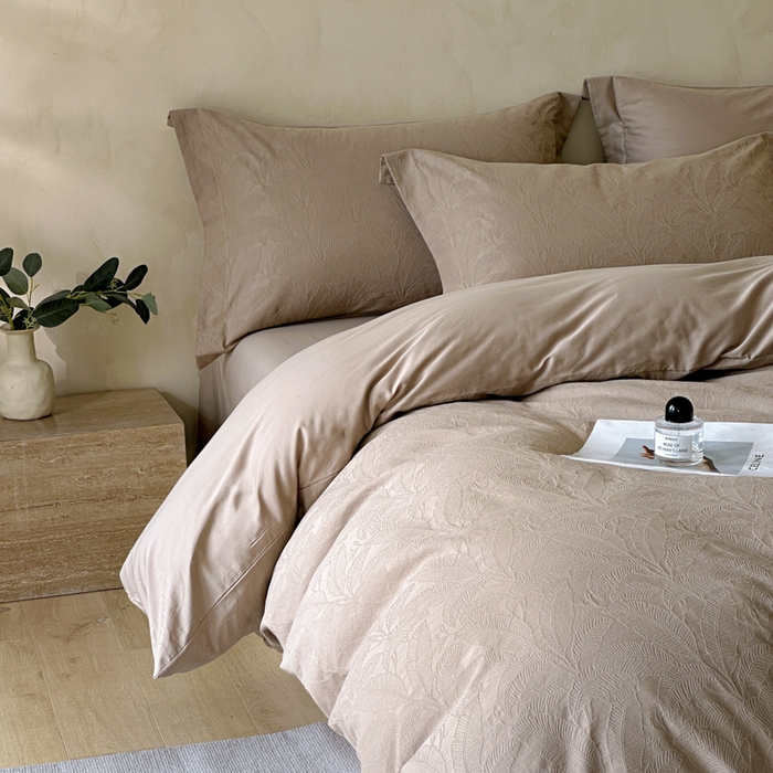 91家纺网 家纺一手货源 找家纺 禾时 2025新款轻奢高支浮雕立体提花床盖款四件套 威廉（咖）