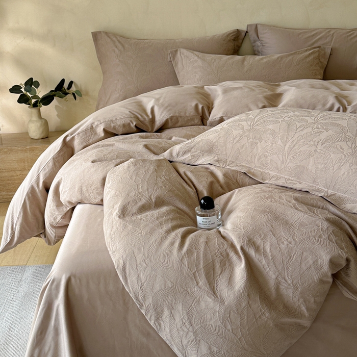 91家纺网 家纺一手货源 找家纺 禾时 2025新款轻奢高支浮雕立体提花床盖款四件套 威廉（咖）