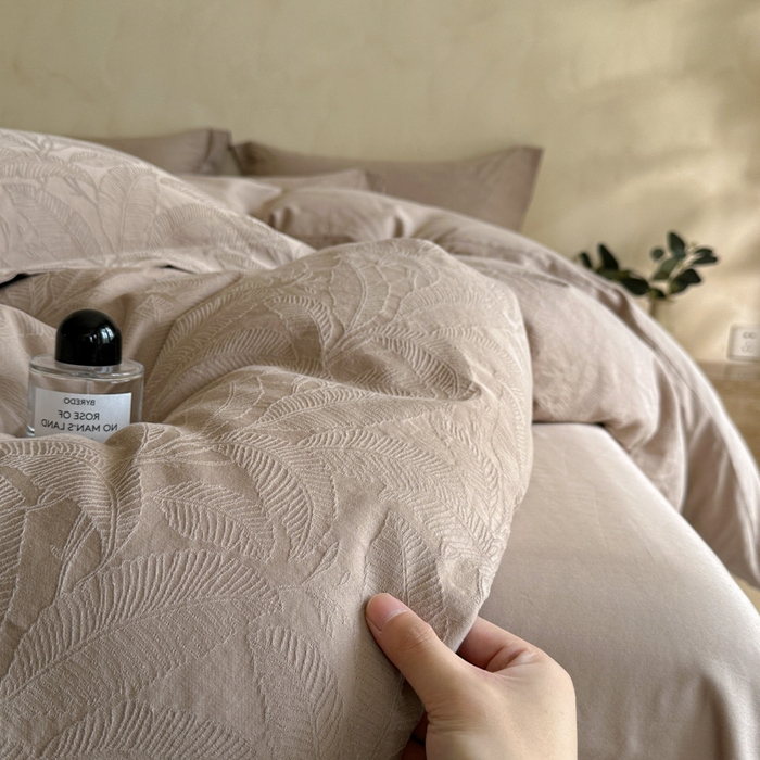 91家纺网 家纺一手货源 找家纺 禾时 2025新款轻奢高支浮雕立体提花床盖款四件套 威廉（咖）