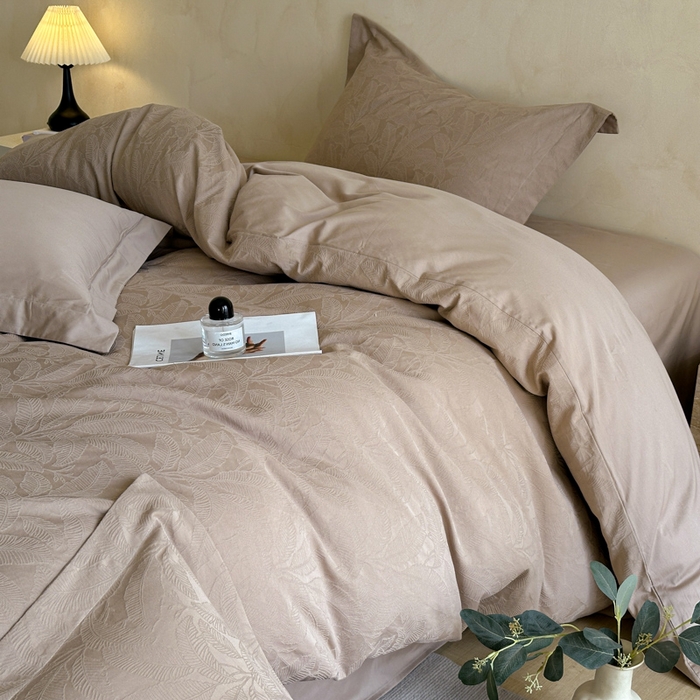 91家纺网 家纺一手货源 找家纺 禾时 2025新款轻奢高支浮雕立体提花床盖款四件套 威廉（咖）