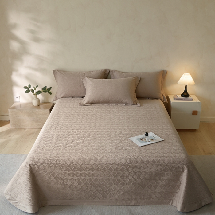 91家纺网 家纺一手货源 找家纺 禾时 2025新款轻奢高支浮雕立体提花床盖款四件套 威廉（咖）