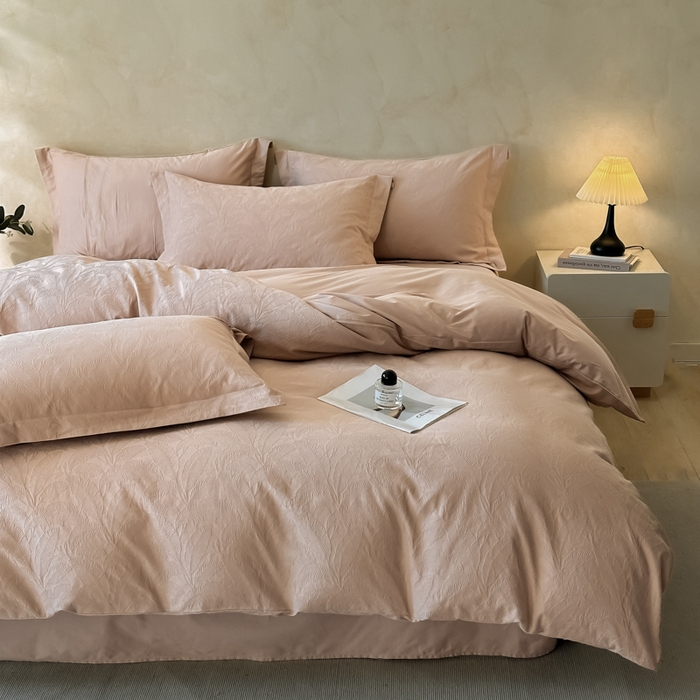 91家纺网 家纺一手货源 找家纺 禾时 2025新款轻奢高支浮雕立体提花床盖款四件套 威廉（藕粉）