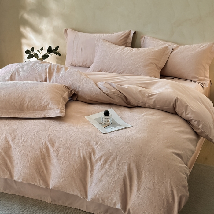 91家纺网 家纺一手货源 找家纺 禾时 2025新款轻奢高支浮雕立体提花床盖款四件套 威廉（藕粉）