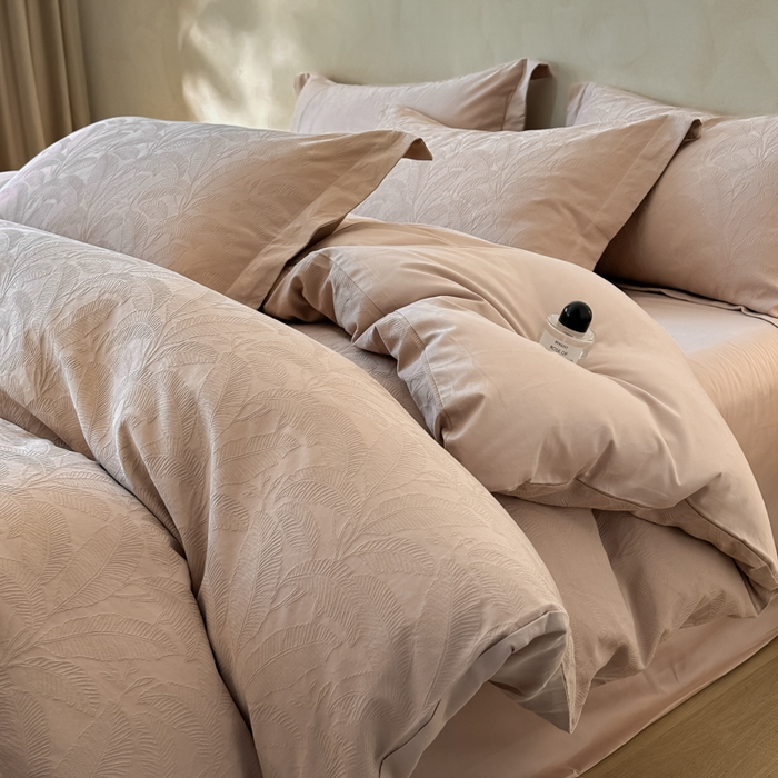 91家纺网 家纺一手货源 找家纺 禾时 2025新款轻奢高支浮雕立体提花床盖款四件套 威廉（藕粉）