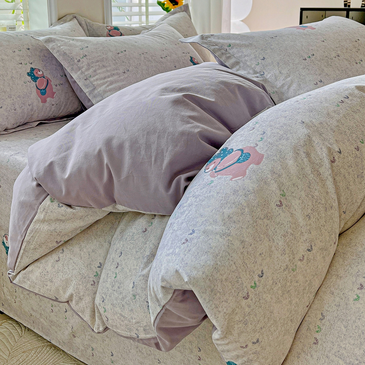 91家纺网 家纺一手货源 找家纺 依庭 2025新款高克重全棉纯棉磨毛印花单被套 幸福小熊