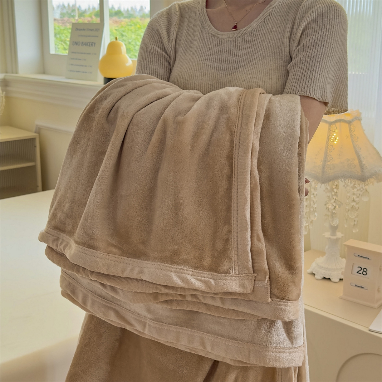 91家纺网 家纺一手货源 找家纺 （总）予梦家纺 2025新款320g高克重加厚法兰绒毛毯办公室午休毯