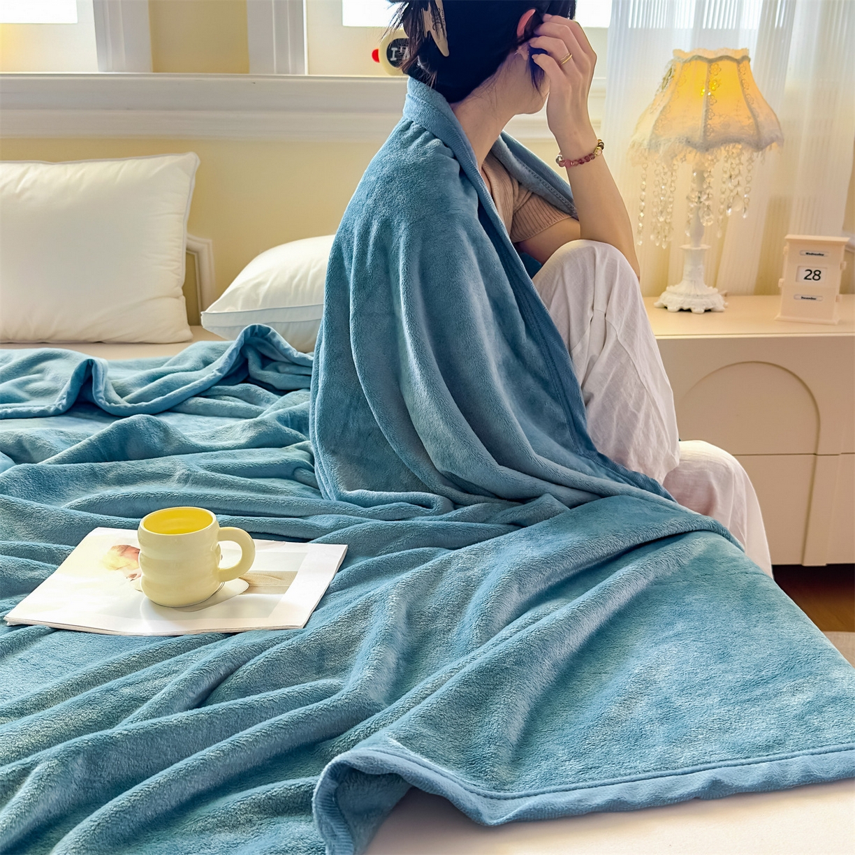 91家纺网 家纺一手货源 找家纺 予梦家纺 2025新款320g高克重加厚法兰绒毛毯办公室午休毯 云山蓝