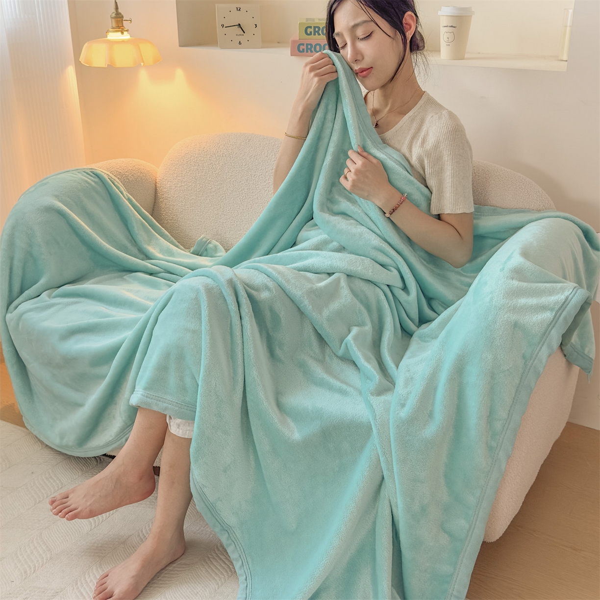 91家纺网 家纺一手货源 找家纺 予梦家纺 2025新款320g高克重加厚法兰绒毛毯办公室午休毯 清水蓝