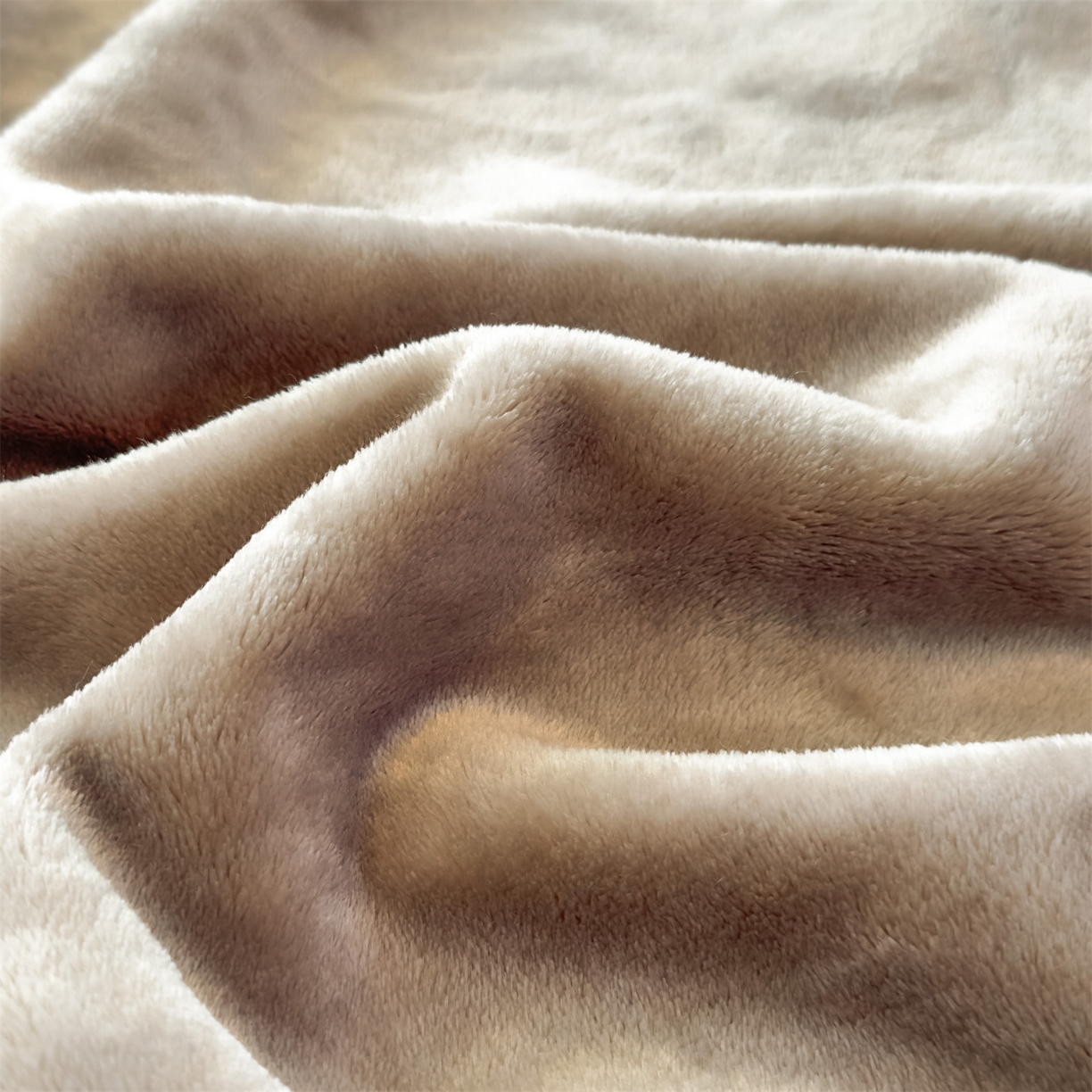 91家纺网 家纺一手货源 找家纺 予梦家纺 2025新款320g高克重加厚法兰绒毛毯办公室午休毯 卡布奇诺