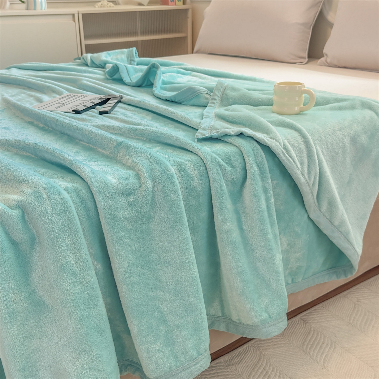 91家纺网 家纺一手货源 找家纺 予梦家纺 2025新款320g高克重加厚法兰绒毛毯办公室午休毯 清水蓝