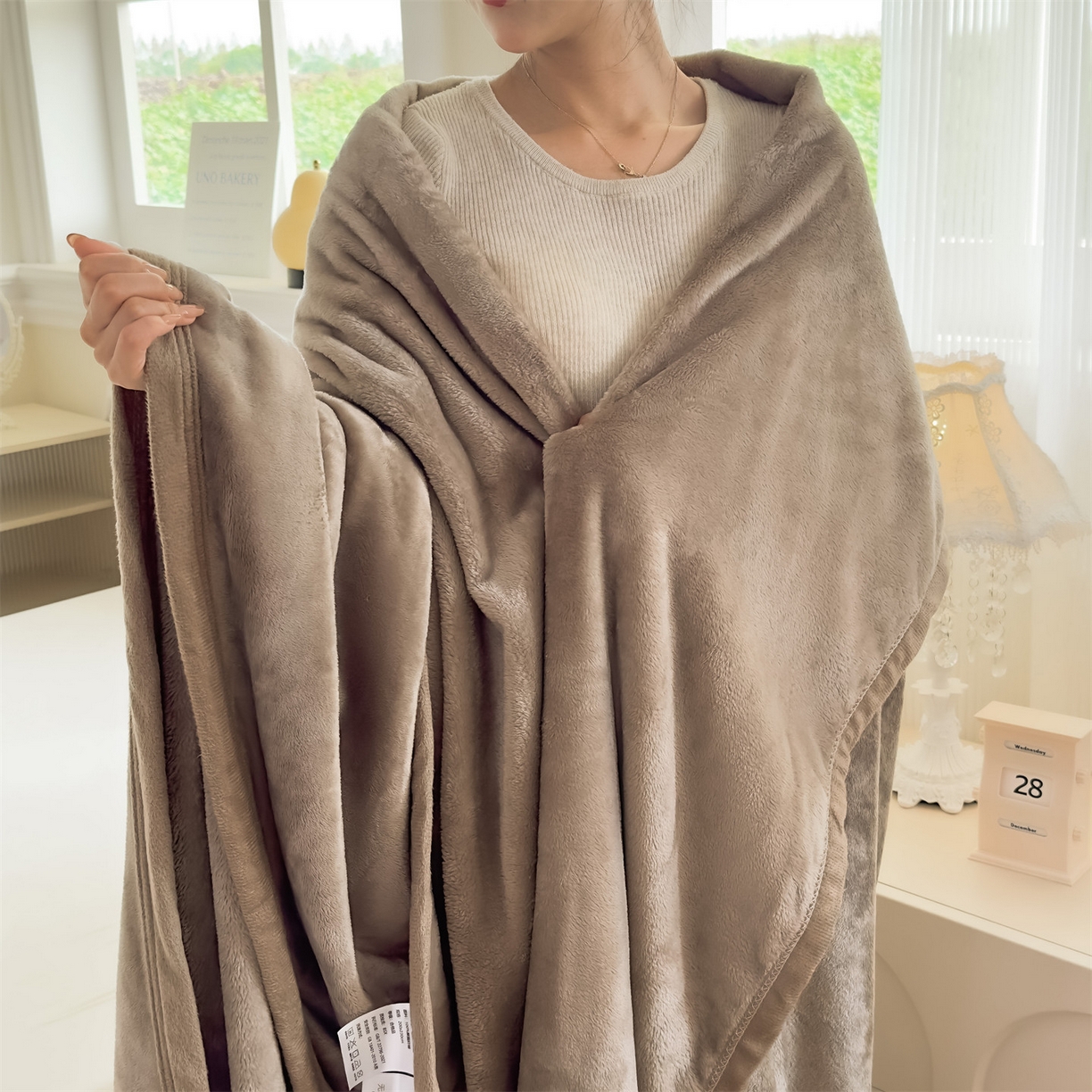 91家纺网 家纺一手货源 找家纺 予梦家纺 2025新款320g高克重加厚法兰绒毛毯办公室午休毯 卡布奇诺