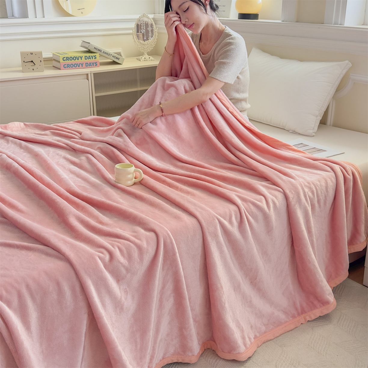 91家纺网 家纺一手货源 找家纺 予梦家纺 2025新款320g高克重加厚法兰绒毛毯办公室午休毯 少女粉