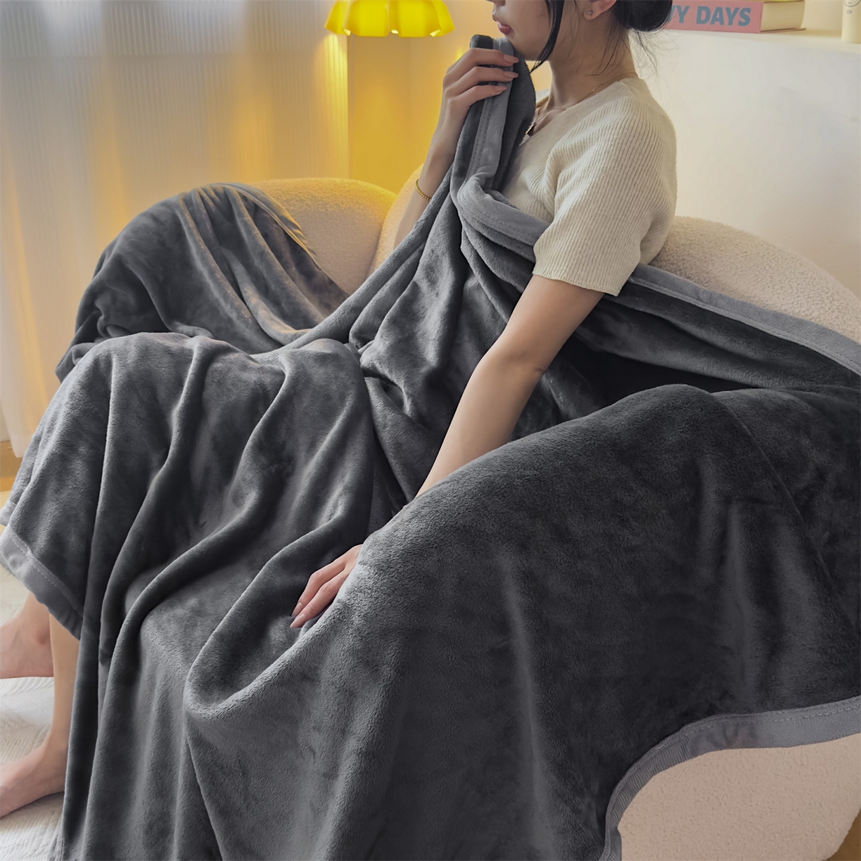 91家纺网 家纺一手货源 找家纺 予梦家纺 2025新款320g高克重加厚法兰绒毛毯办公室午休毯 星夜灰