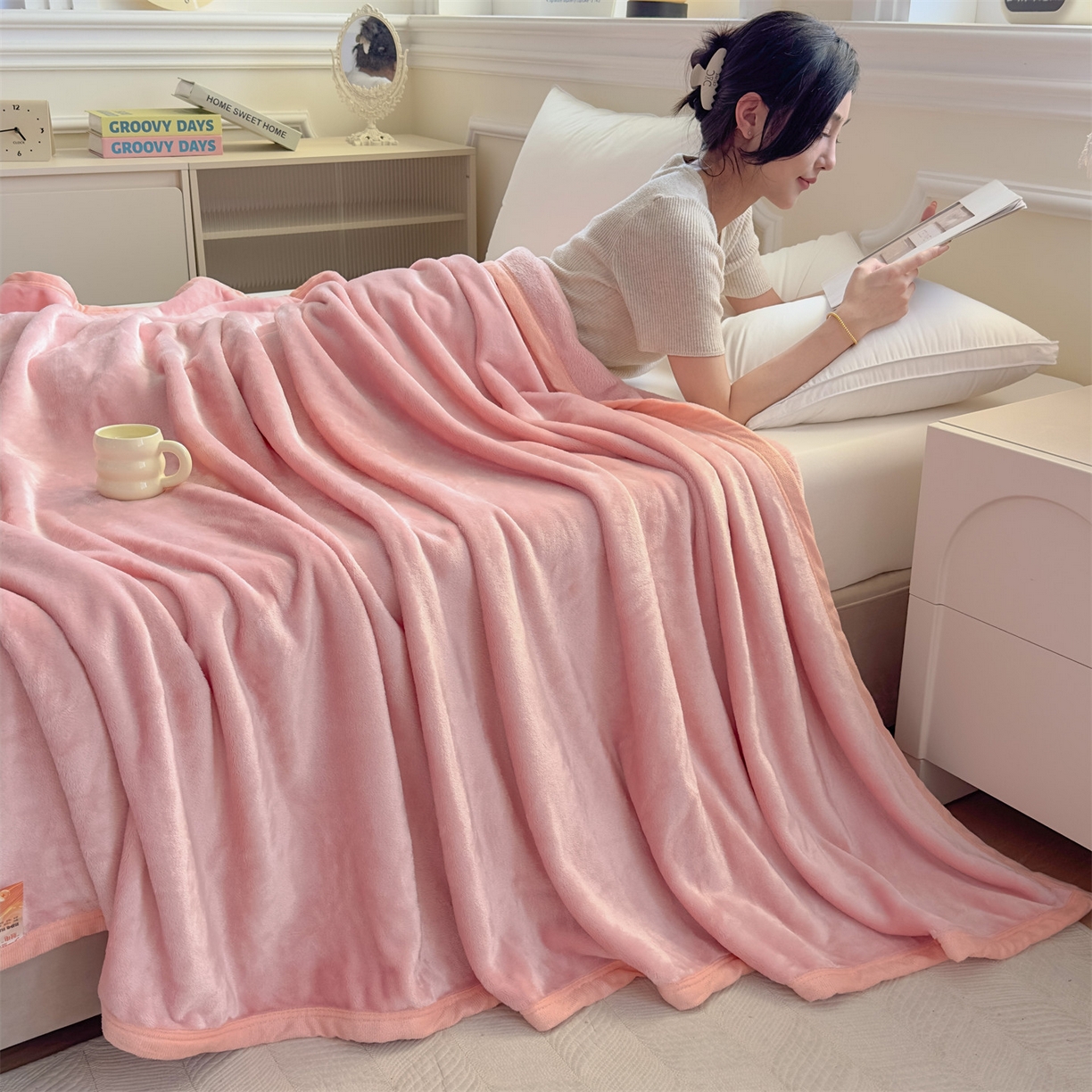 91家纺网 家纺一手货源 找家纺 予梦家纺 2025新款320g高克重加厚法兰绒毛毯办公室午休毯 少女粉