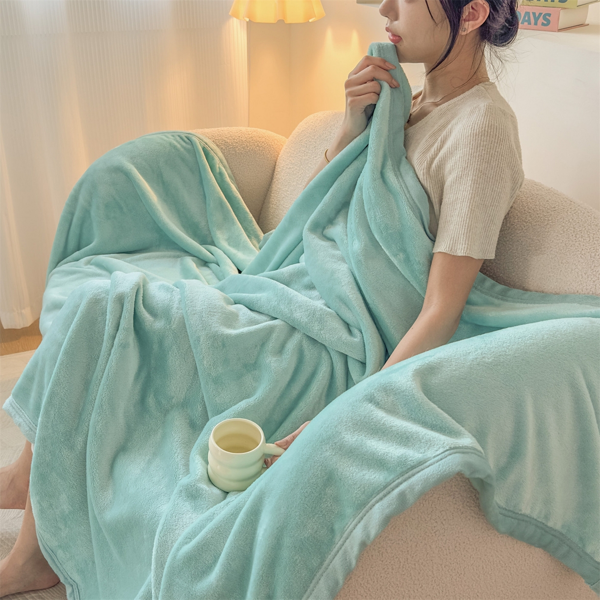 91家纺网 家纺一手货源 找家纺 予梦家纺 2025新款320g高克重加厚法兰绒毛毯办公室午休毯 清水蓝