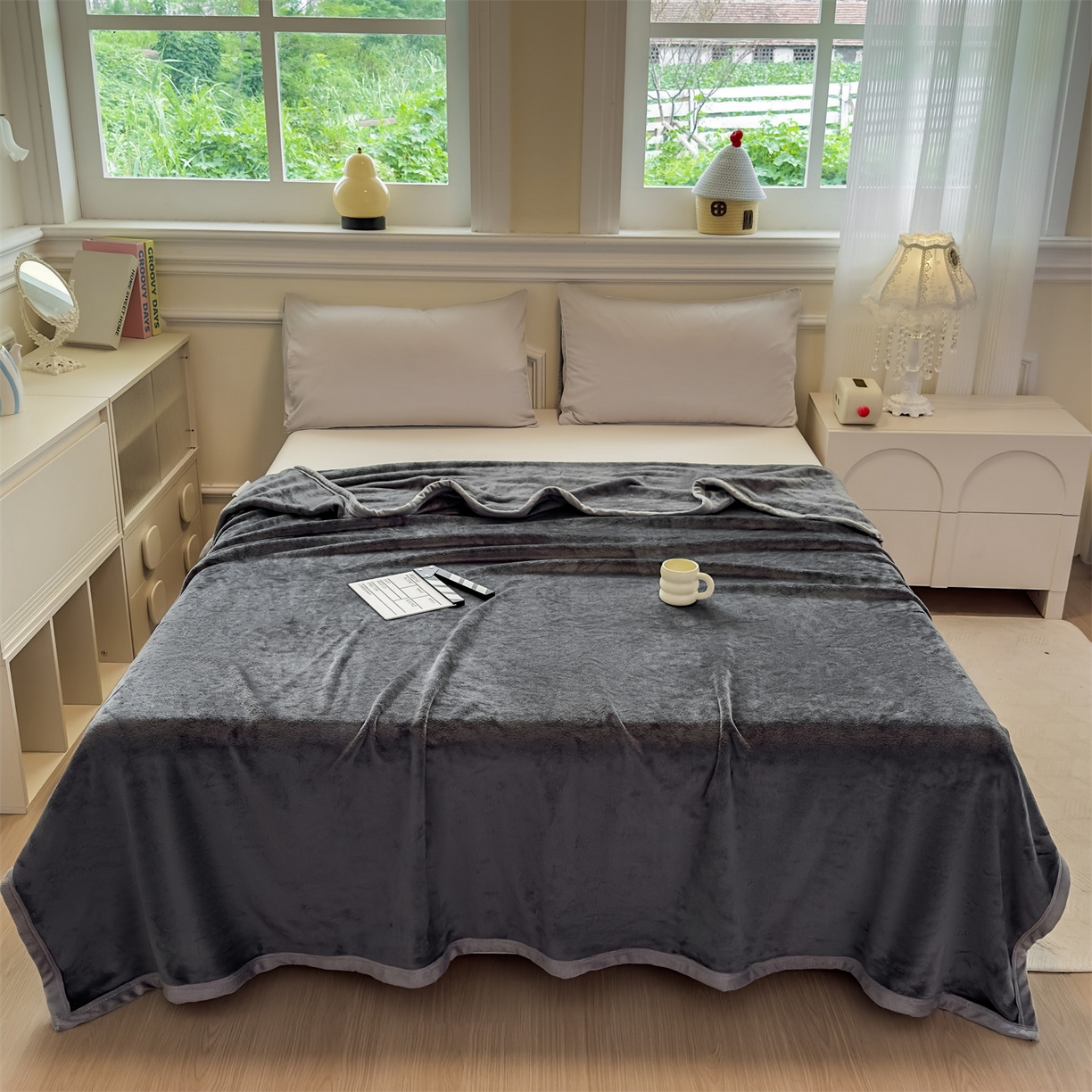 91家纺网 家纺一手货源 找家纺 予梦家纺 2025新款320g高克重加厚法兰绒毛毯办公室午休毯 星夜灰