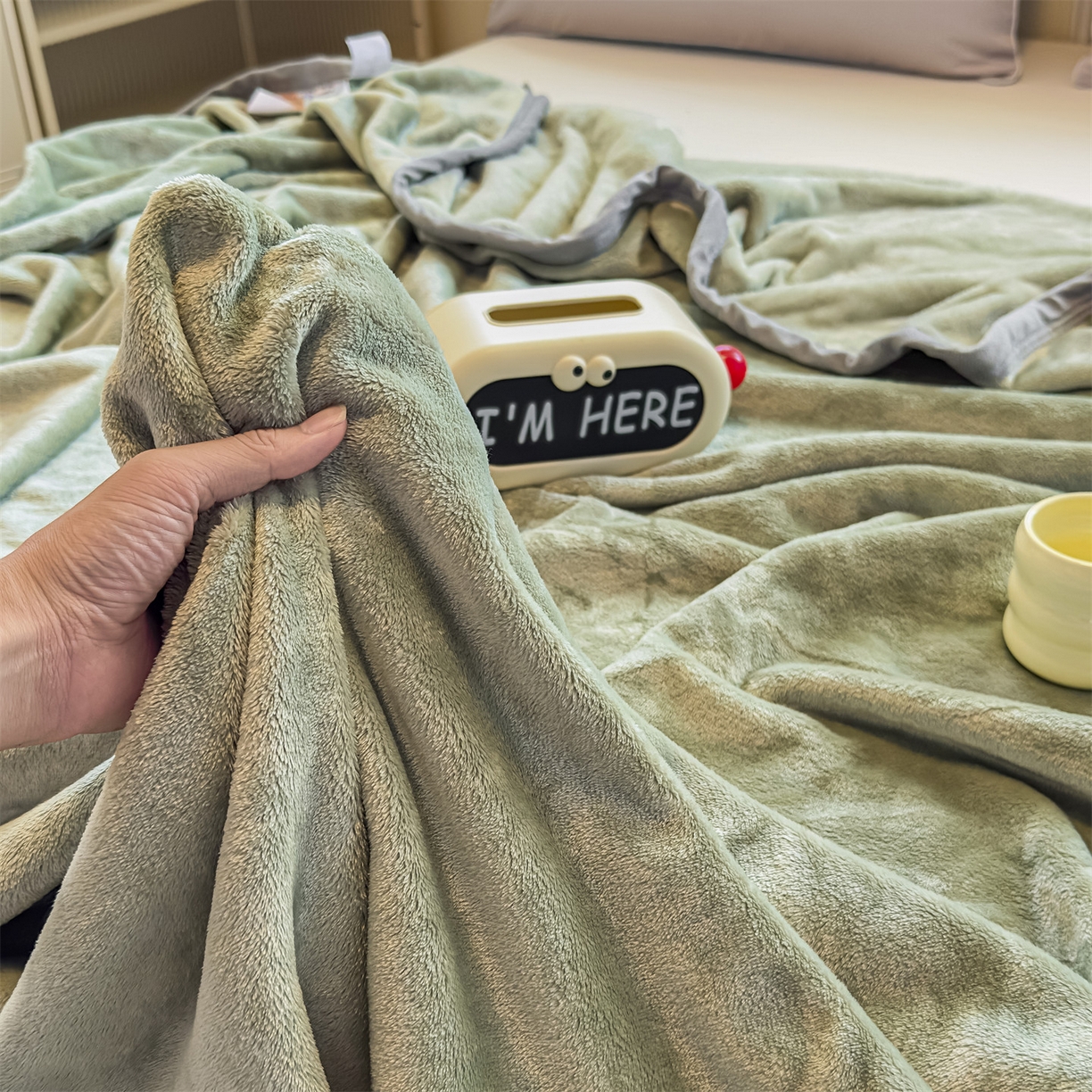 91家纺网 家纺一手货源 找家纺 予梦家纺 2025新款320g高克重加厚法兰绒毛毯办公室午休毯 松柏绿