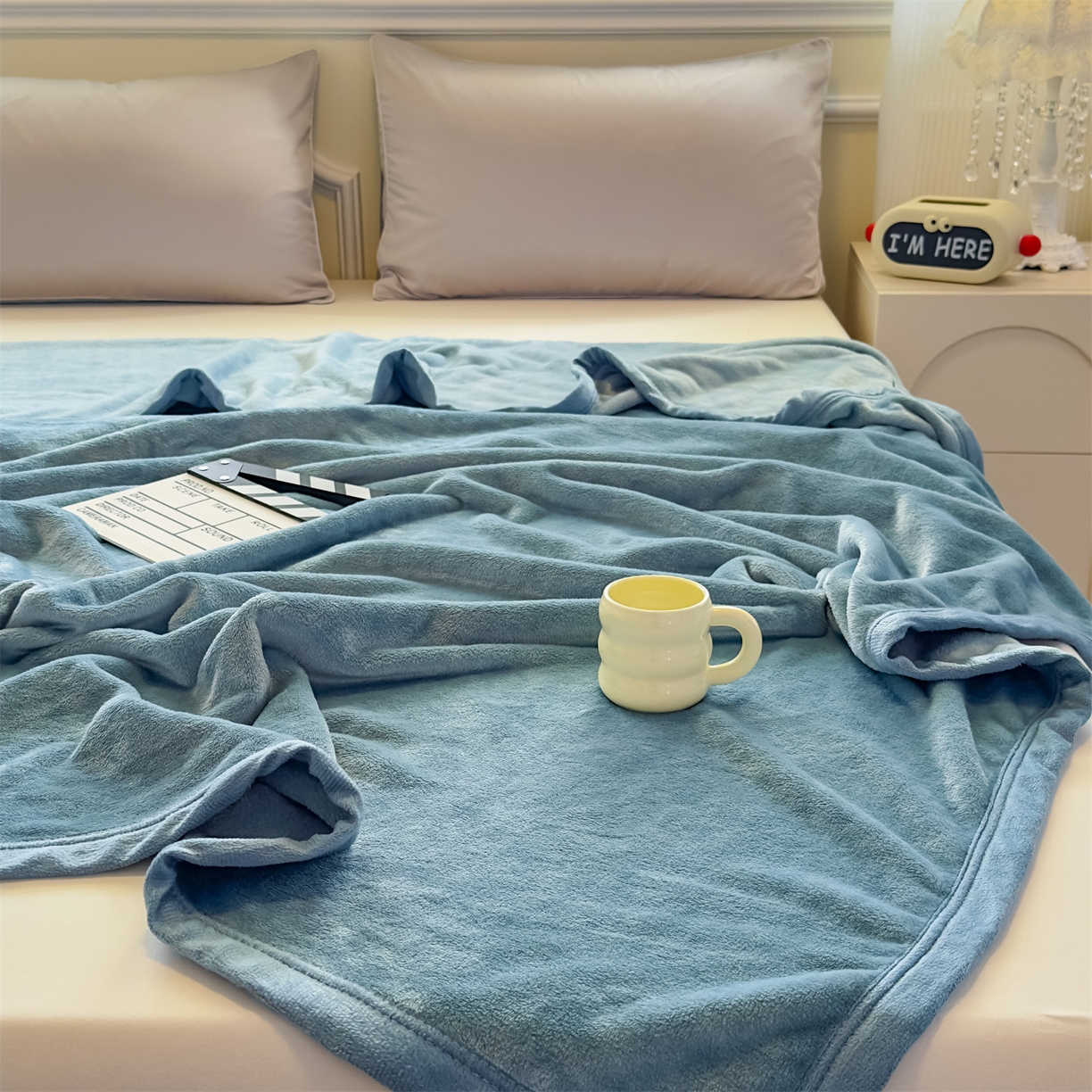 91家纺网 家纺一手货源 找家纺 予梦家纺 2025新款320g高克重加厚法兰绒毛毯办公室午休毯 云山蓝