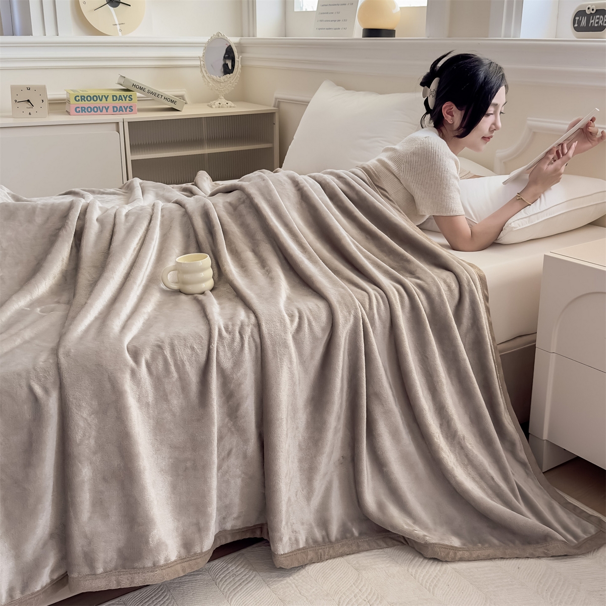 91家纺网 家纺一手货源 找家纺 予梦家纺 2025新款320g高克重加厚法兰绒毛毯办公室午休毯 风铃灰