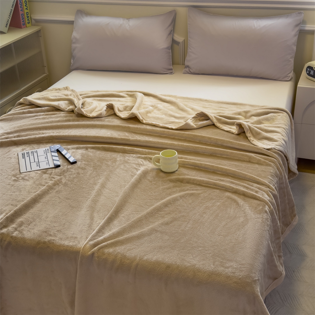 91家纺网 家纺一手货源 找家纺 予梦家纺 2025新款320g高克重加厚法兰绒毛毯办公室午休毯 奶茶驼