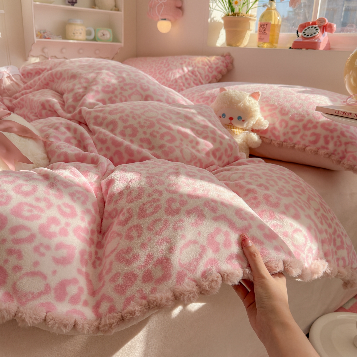 91家纺网 家纺一手货源 找家纺 初念 2025新款牛奶绒印花四件套-豹纹 牛奶绒-粉豹纹