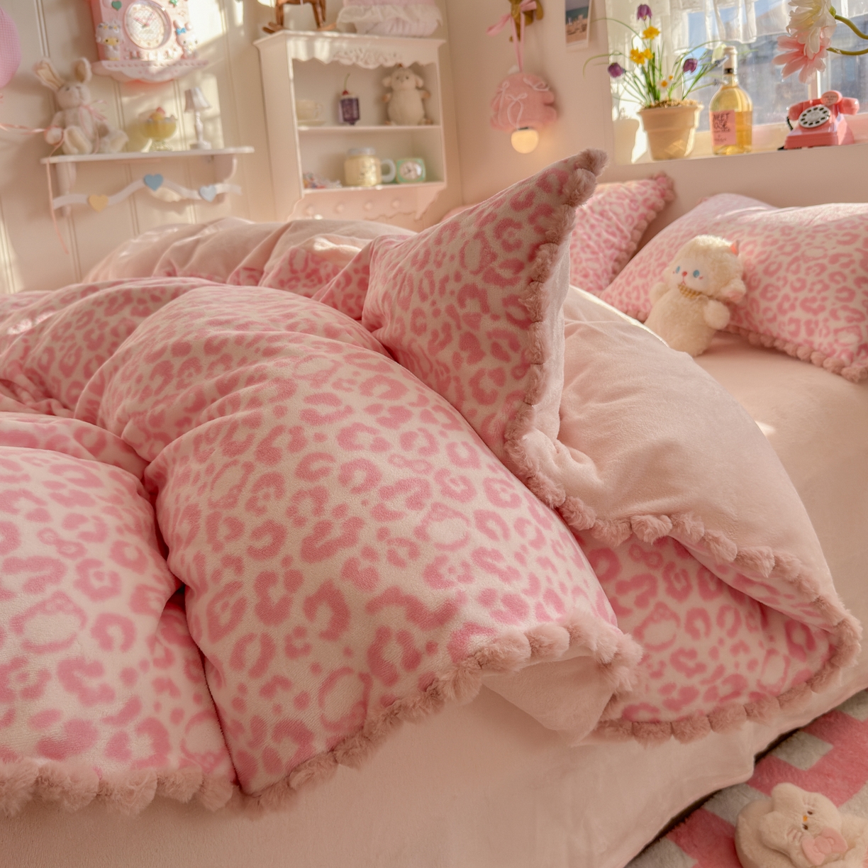 91家纺网 家纺一手货源 找家纺 初念 2025新款牛奶绒印花四件套-豹纹 牛奶绒-粉豹纹