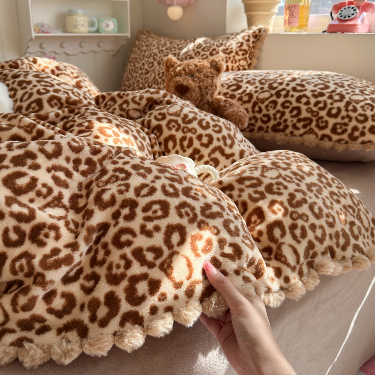 91家纺网 家纺一手货源 找家纺 初念 2025新款牛奶绒印花四件套-豹纹 牛奶绒-咖豹纹