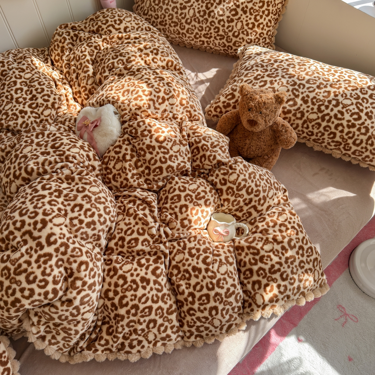 91家纺网 家纺一手货源 找家纺 初念 2025新款牛奶绒印花四件套-豹纹 牛奶绒-咖豹纹